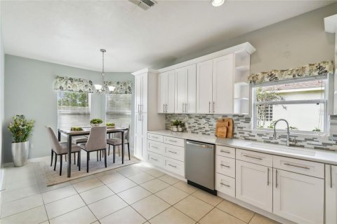 House in Poinciana, Florida 3 bedrooms, 168.8 sq.m. № 1440804 - photo 15