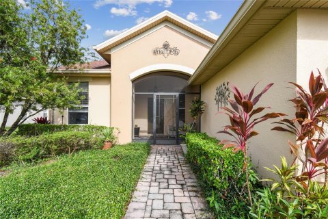 House in Poinciana, Florida 3 bedrooms, 168.8 sq.m. № 1440804 - photo 2
