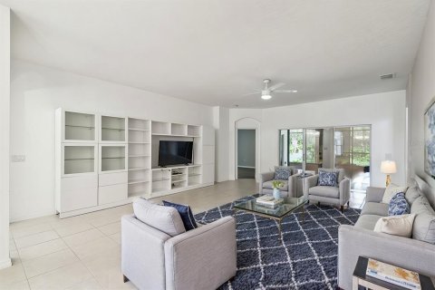 House in Poinciana, Florida 3 bedrooms, 168.8 sq.m. № 1440804 - photo 9