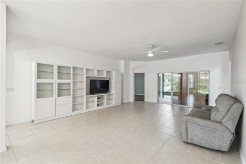 House in Poinciana, Florida 3 bedrooms, 168.8 sq.m. № 1440804 - photo 10