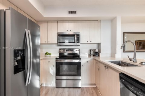 Condo in West Palm Beach, Florida, 2 bedrooms  № 1954259 - photo 11