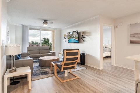 Condo in West Palm Beach, Florida, 2 bedrooms  № 1954259 - photo 8