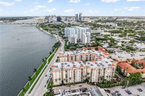 Condo in West Palm Beach, Florida, 2 bedrooms  № 1954259 - photo 30