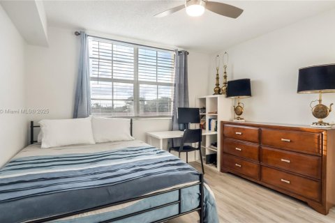 Condo in West Palm Beach, Florida, 2 bedrooms  № 1954259 - photo 18