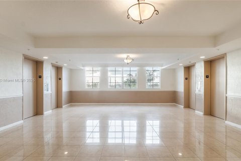 Condo in West Palm Beach, Florida, 2 bedrooms  № 1954259 - photo 12