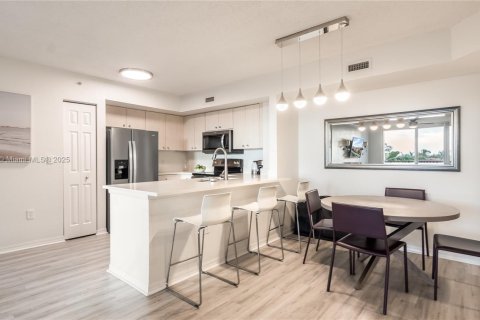 Condo in West Palm Beach, Florida, 2 bedrooms  № 1954259 - photo 2