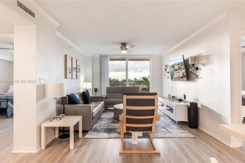 Condo in West Palm Beach, Florida, 2 bedrooms  № 1954259 - photo 4