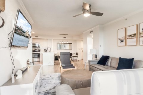 Condo in West Palm Beach, Florida, 2 bedrooms  № 1954259 - photo 1