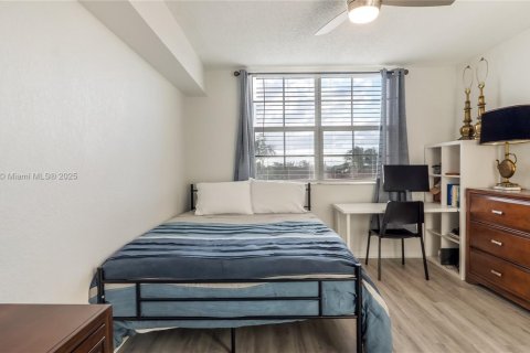 Condo in West Palm Beach, Florida, 2 bedrooms  № 1954259 - photo 17