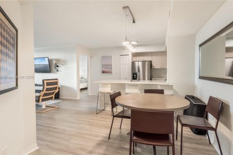 Condo in West Palm Beach, Florida, 2 bedrooms  № 1954259 - photo 7