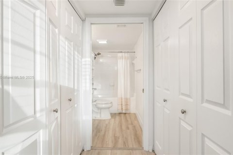 Condo in West Palm Beach, Florida, 2 bedrooms  № 1954259 - photo 22