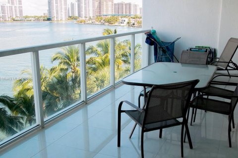 Copropriété à louer à Sunny Isles Beach, Floride: 2 chambres, 116.59 m2 № 1928333 - photo 6