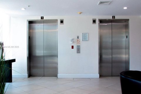 Copropriété à louer à Sunny Isles Beach, Floride: 2 chambres, 116.59 m2 № 1928333 - photo 8