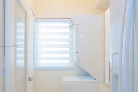Copropriété à louer à Sunny Isles Beach, Floride: 2 chambres, 116.59 m2 № 1928333 - photo 2
