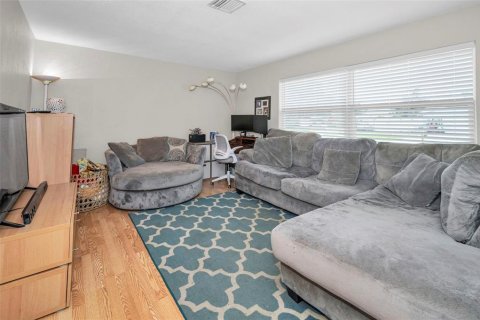 Villa ou maison à vendre à Seminole, Floride: 2 chambres, 105.72 m2 № 1903743 - photo 5