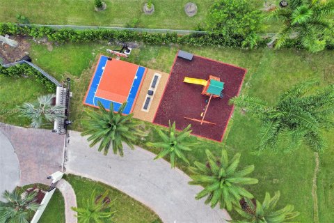 Villa ou maison à vendre à Southwest Ranches, Floride: 8 chambres, 257.9 m2 № 2145781 - photo 4