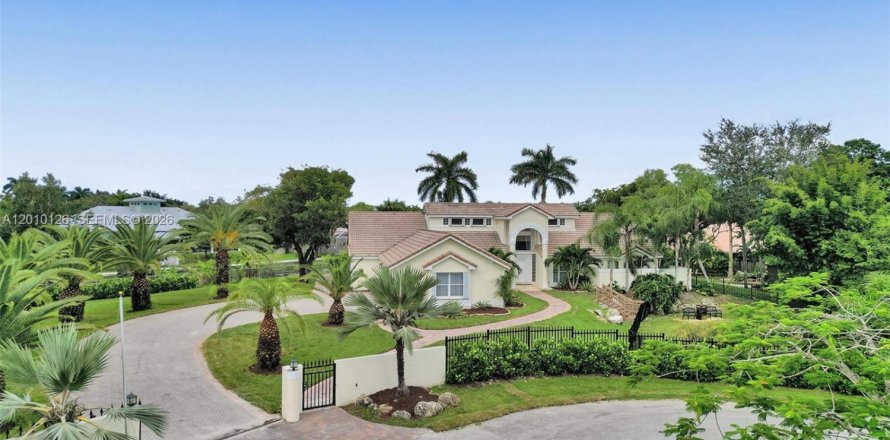 Villa ou maison à Southwest Ranches, Floride 8 chambres, 257.9 m2 № 2145781