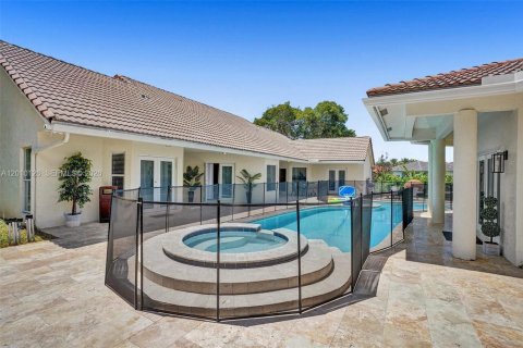 Villa ou maison à vendre à Southwest Ranches, Floride: 8 chambres, 257.9 m2 № 2145781 - photo 15