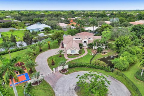 Villa ou maison à vendre à Southwest Ranches, Floride: 8 chambres, 257.9 m2 № 2145781 - photo 2