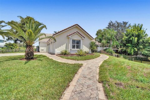 Villa ou maison à vendre à Southwest Ranches, Floride: 8 chambres, 257.9 m2 № 2145781 - photo 9