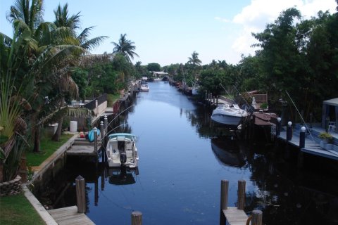 Condo in Pompano Beach, Florida, 2 bedrooms  № 1132841 - photo 1