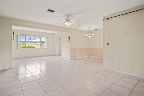 House in Clearwater, Florida 3 bedrooms, 125.33 sq.m. № 1866480 - photo 15