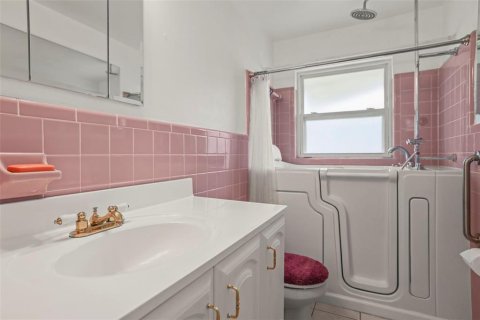House in Clearwater, Florida 3 bedrooms, 125.33 sq.m. № 1866480 - photo 30