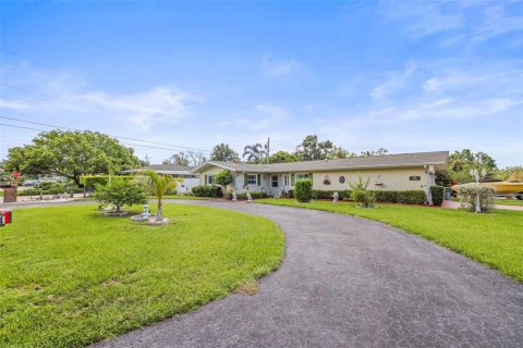 House in Clearwater, Florida 3 bedrooms, 125.33 sq.m. № 1866480 - photo 22