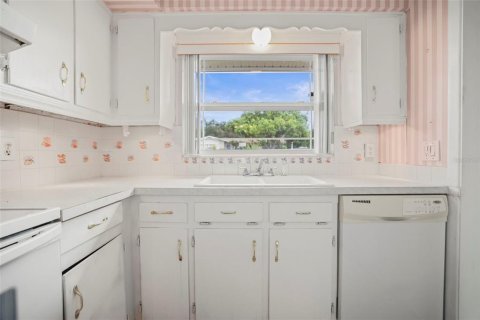 House in Clearwater, Florida 3 bedrooms, 125.33 sq.m. № 1866480 - photo 12