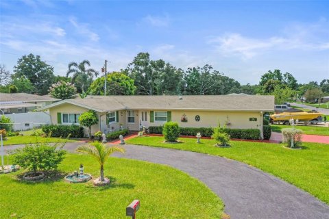House in Clearwater, Florida 3 bedrooms, 125.33 sq.m. № 1866480 - photo 1