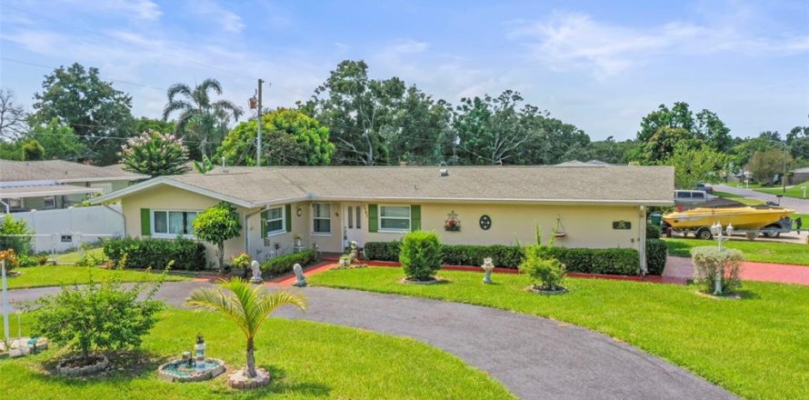 House in Clearwater, Florida 3 bedrooms, 125.33 sq.m. № 1866480