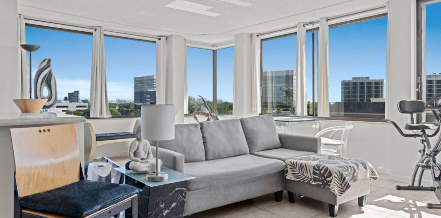 Condo in West Palm Beach, Florida, 2 bedrooms  № 991834