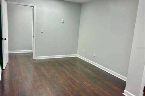 Propiedad comercial en alquiler en Tampa, Florida, 2912.67 m2 № 1828528 - foto 8