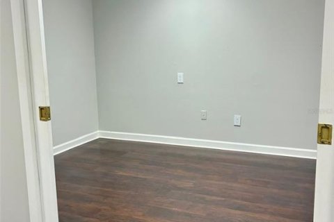 Propiedad comercial en alquiler en Tampa, Florida, 2912.67 m2 № 1828528 - foto 10
