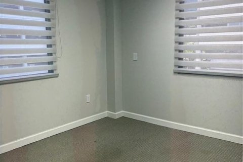 Propiedad comercial en alquiler en Tampa, Florida, 2912.67 m2 № 1828528 - foto 19