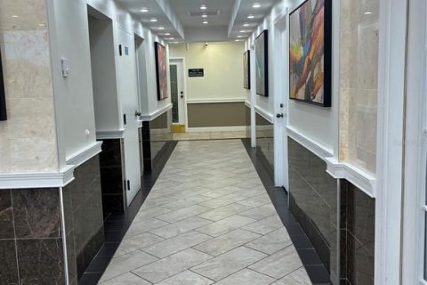Propiedad comercial en alquiler en Tampa, Florida, 2912.67 m2 № 1828528 - foto 5