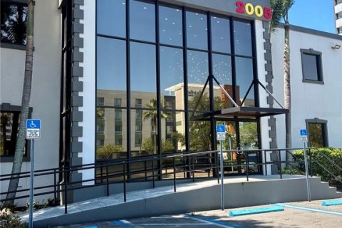Propiedad comercial en alquiler en Tampa, Florida, 2912.67 m2 № 1828528 - foto 1