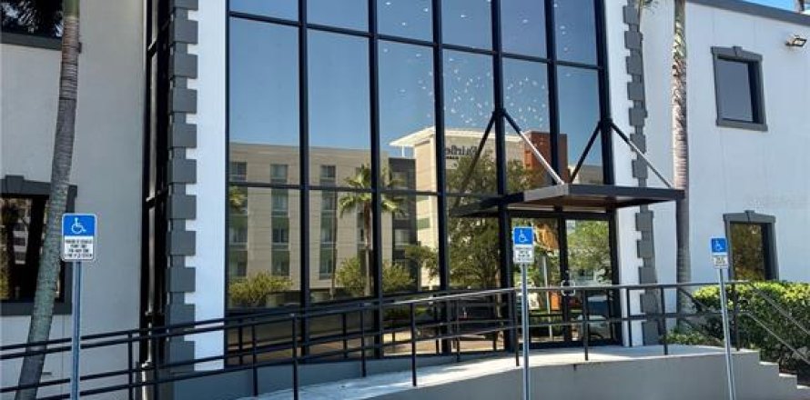 Propiedad comercial en Tampa, Florida 2912.67 m2 № 1828528