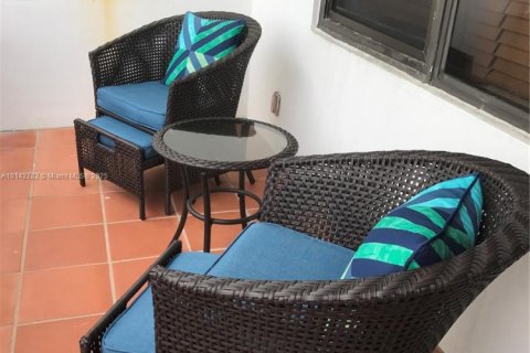 Снять в аренду кондоминиум в Холливуд, Флорида 1 спальня, 79.9м2, № 1943116 - фото 8