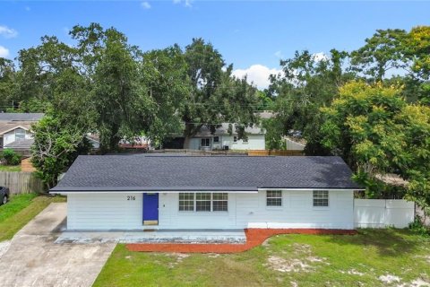 Villa ou maison à vendre à Casselberry, Floride: 4 chambres, 133.04 m2 № 1902660 - photo 1