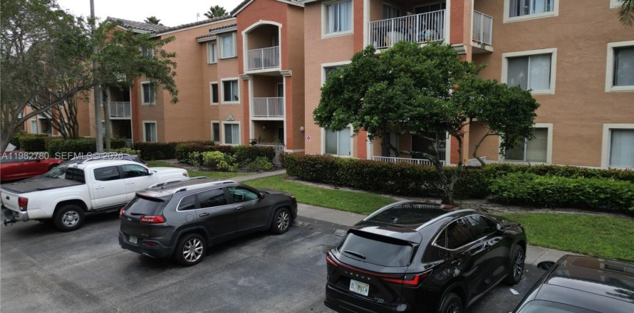Condo in Coconut Creek, Florida, 3 bedrooms  № 2050190