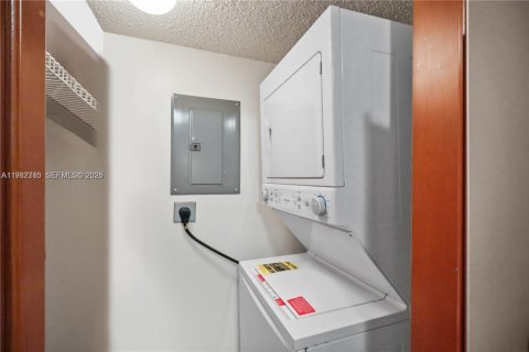 Condo in Coconut Creek, Florida, 3 bedrooms  № 2050190 - photo 10