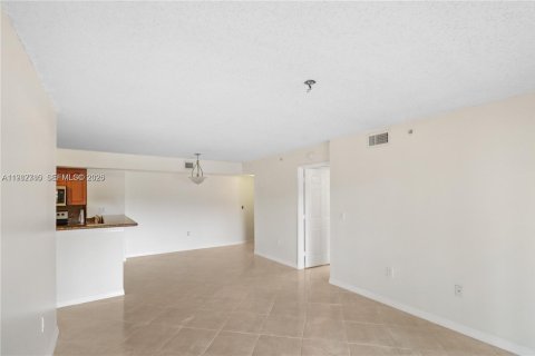 Condo in Coconut Creek, Florida, 3 bedrooms  № 2050190 - photo 6