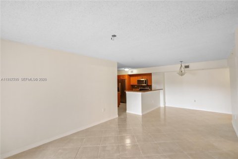 Condo in Coconut Creek, Florida, 3 bedrooms  № 2050190 - photo 4