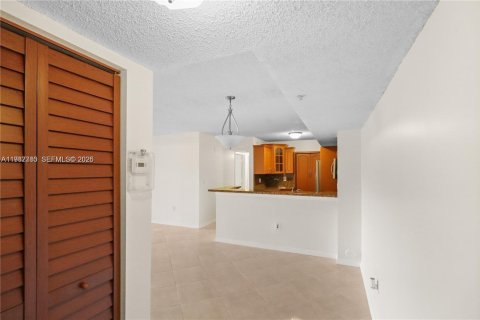 Condo in Coconut Creek, Florida, 3 bedrooms  № 2050190 - photo 8