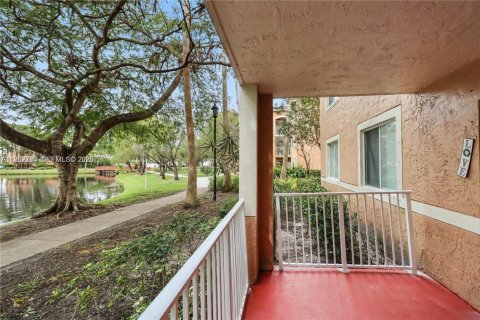 Condo in Coconut Creek, Florida, 3 bedrooms  № 2050190 - photo 26