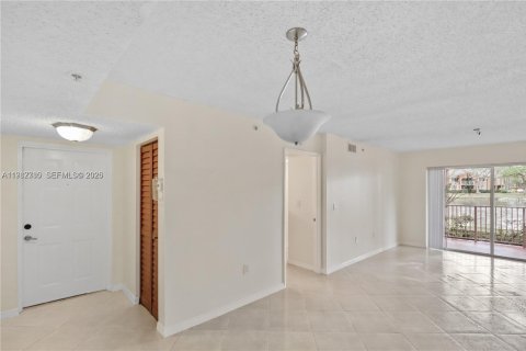 Condo in Coconut Creek, Florida, 3 bedrooms  № 2050190 - photo 3