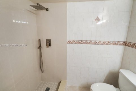 Condo in Coconut Creek, Florida, 3 bedrooms  № 2050190 - photo 18