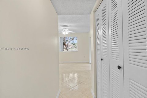 Condo in Coconut Creek, Florida, 3 bedrooms  № 2050190 - photo 12
