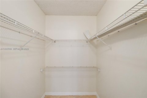 Condo in Coconut Creek, Florida, 3 bedrooms  № 2050190 - photo 14